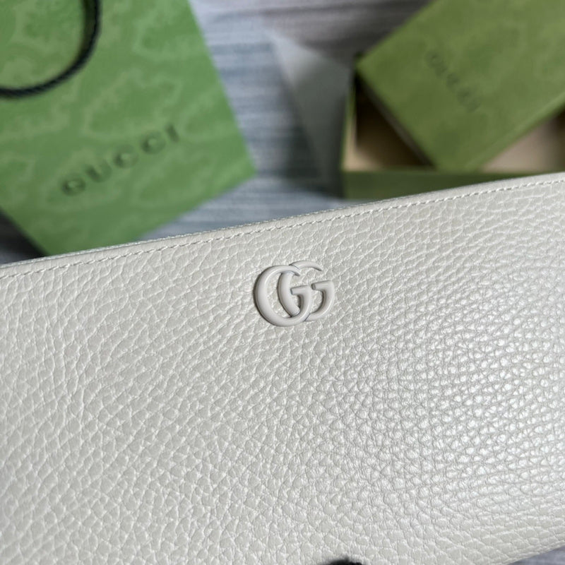 Back view of everyday-luxe elevated women's handbag – women's designer-style accessory