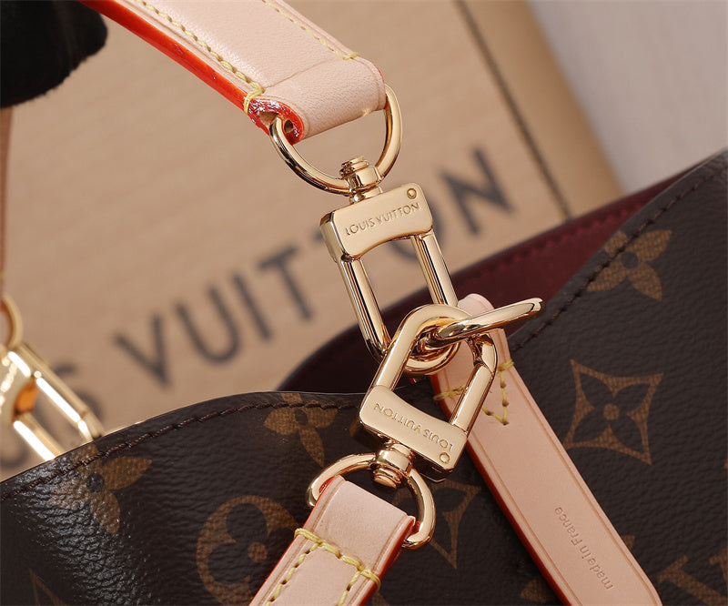  smart shoulder bag styled with outfit