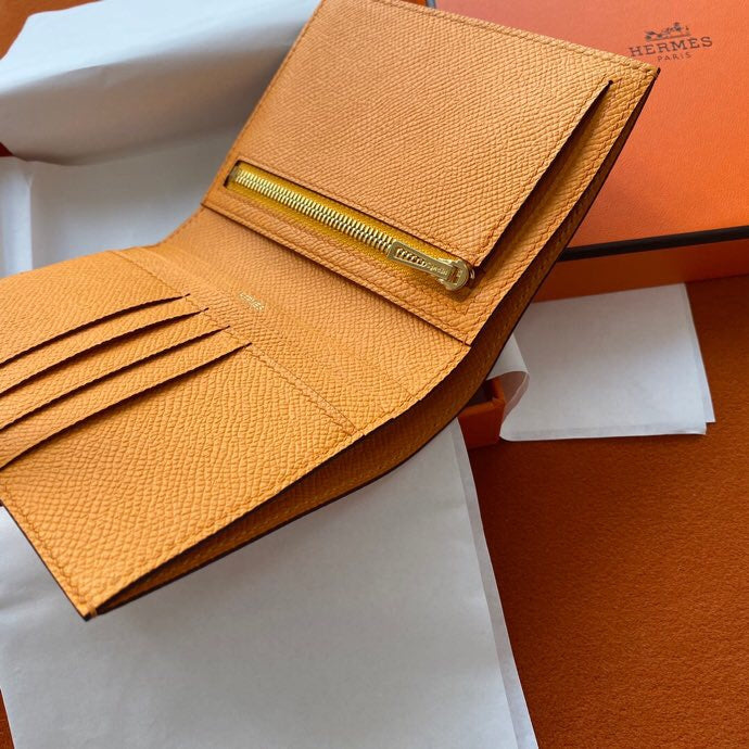  Timeless structured bag front view 7