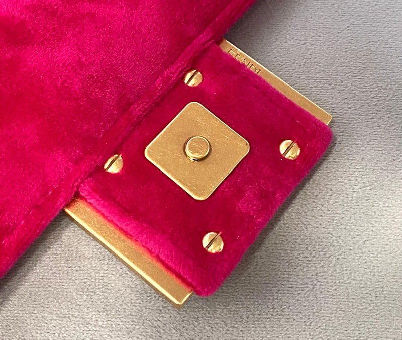 Ziva's Charm handbag – product shot (19cm*5cm*10cm)