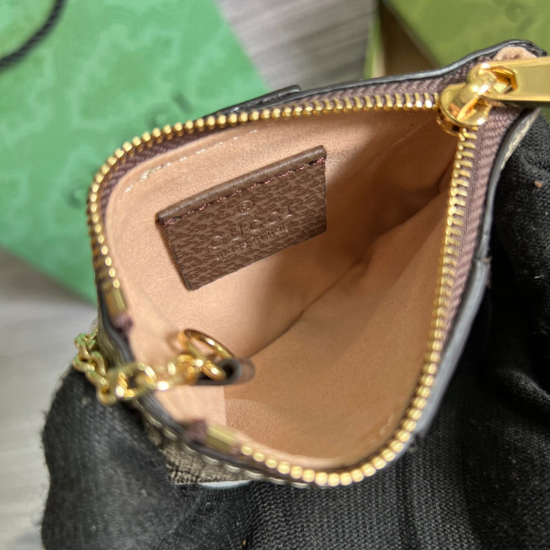 Crisp handbag styled for everyday wear
