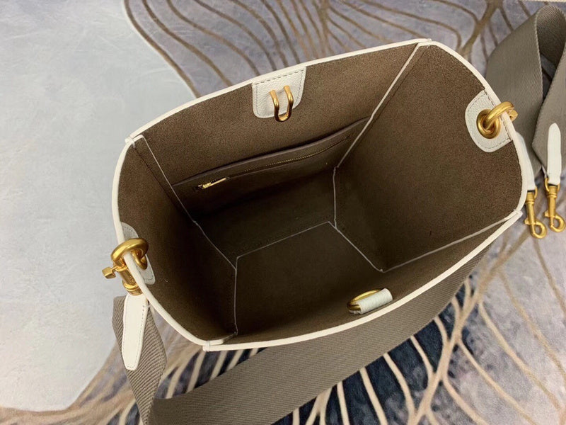Handle and strap detail of classic modern women's handbag – women's luxury accessory