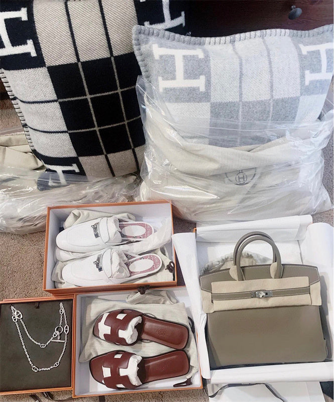  structured bag interior and compartment view