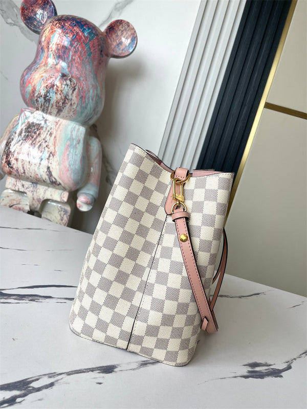  Elegant carryall bag front view 19