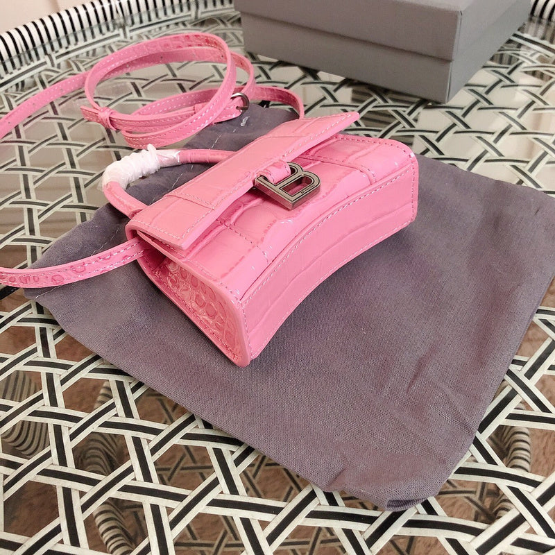 Handle and strap detail of signature statement women's handbag – women's luxury handbag
