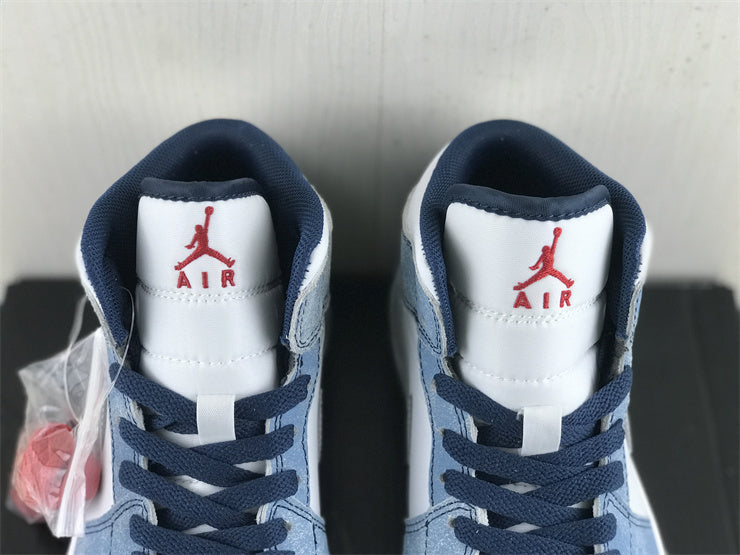 Nike classic monochrome luxury sneakers view 11 retro runner design