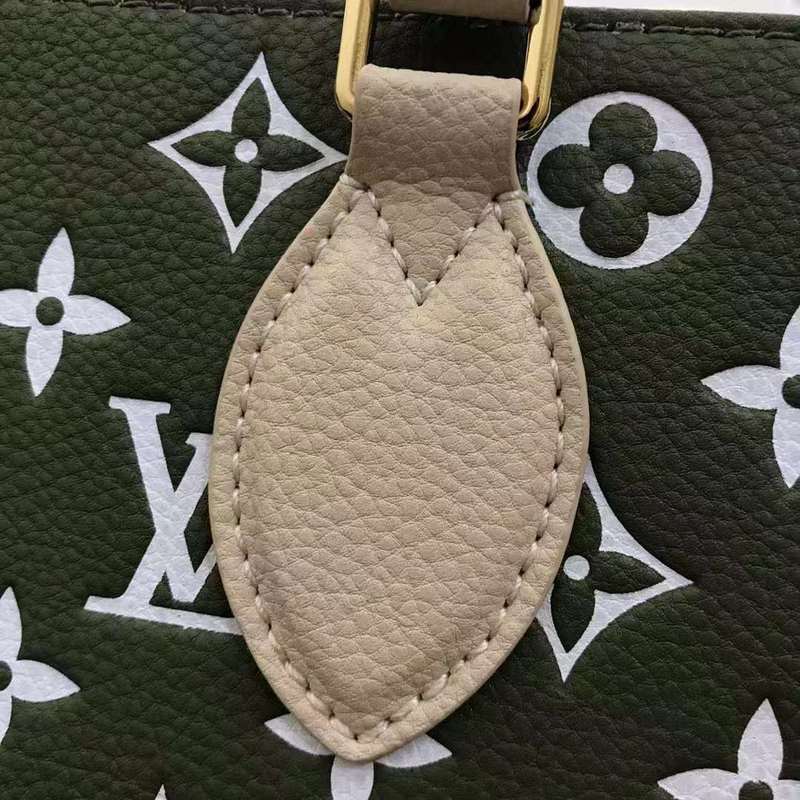Handle and strap detail of signature premium women's handbag – women's luxury accessory