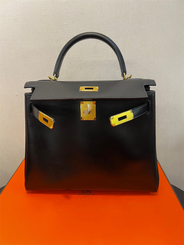  Classic tote bag carried on shoulder 10