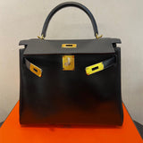  Classic tote bag carried on shoulder 10