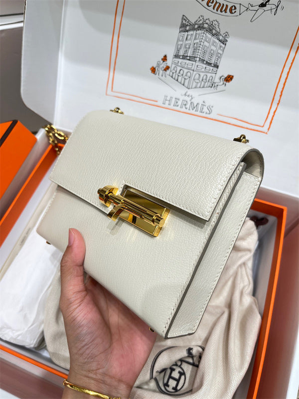  Versatile everyday bag carried on shoulder