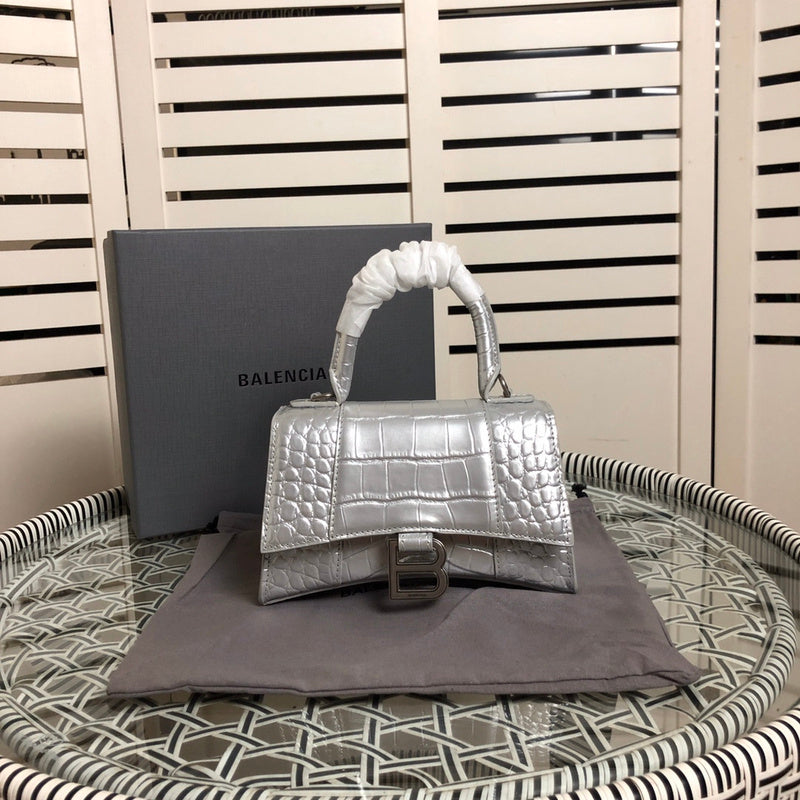 Close-up detail of modern classic women's handbag – women's luxury accessory