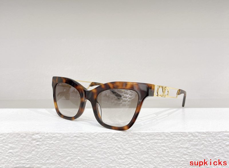 Full view of Louis Vuitton unisex sunglasses