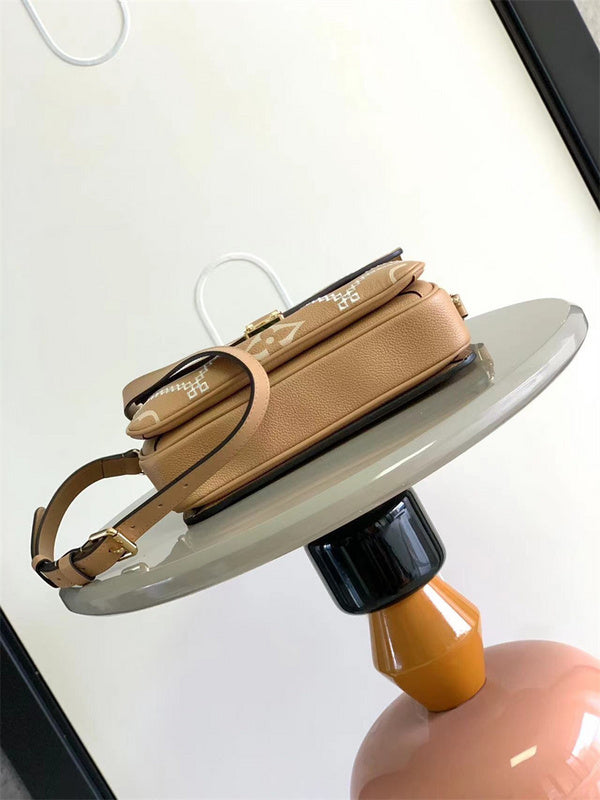  satchel interior and compartment view