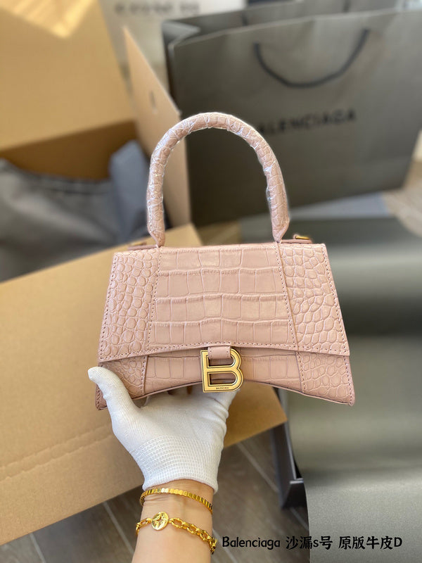 Ziva's Charm handbag – back view (one versatile size)