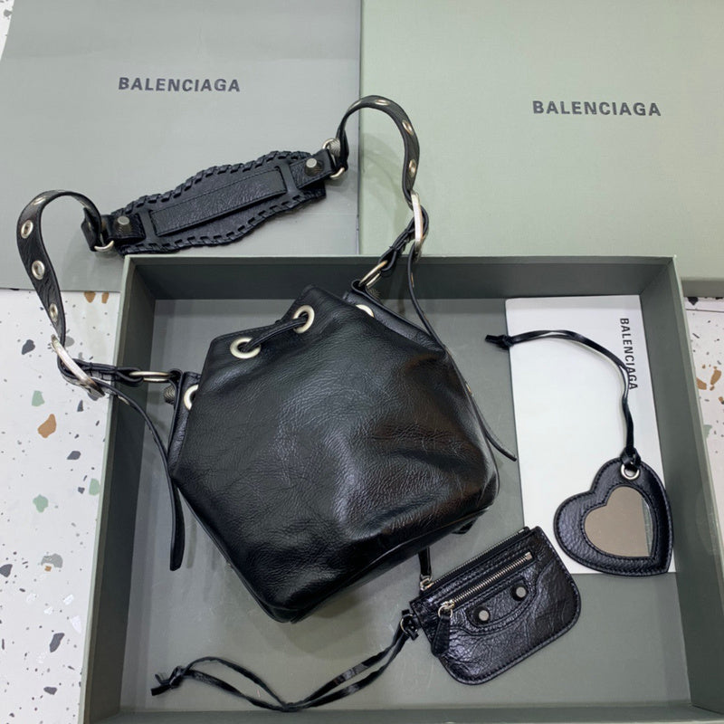 Understated Vegan Leather Handbag - Premium Craftsmanship Detailing | Women's Premium Handbag #308 - close-up detail shot (image 3) of designer-inspired handbag