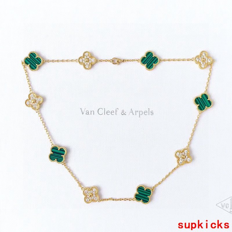 Angled view of Van Cleef & Arpels unisex jewelry piece