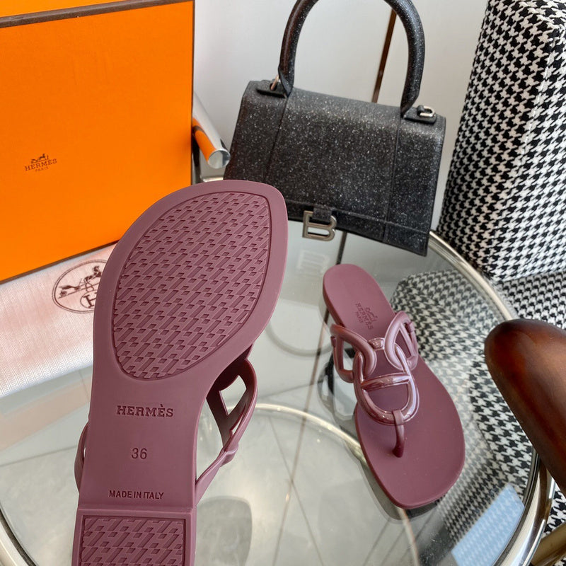 Hermès White Chelsea Boots - Heel Detail View