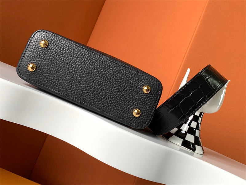  everyday bag close-up of hardware and finish 35