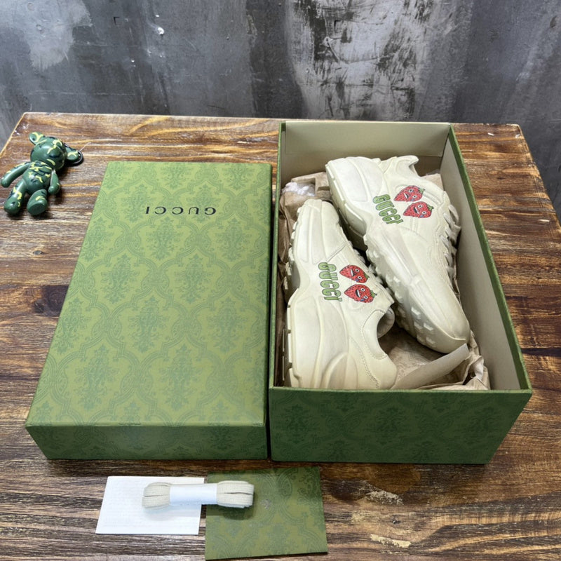 Gucci classic monochrome luxury sneakers view 9 cushioned comfort fit
