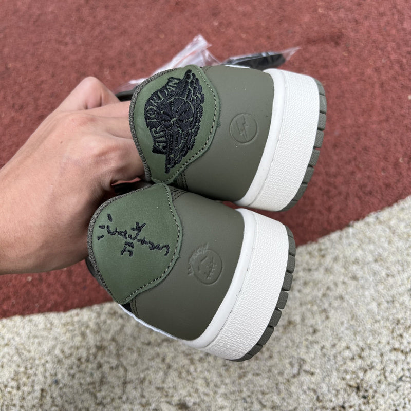 Nike Men's & Women's Luxury Fashion Trainers — Style 258 angle view