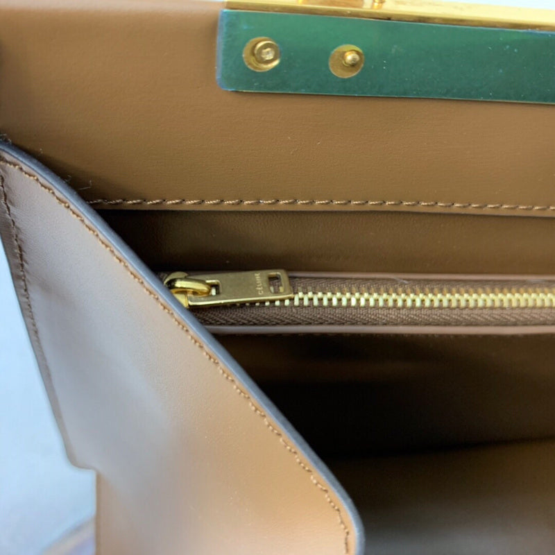 Handle and strap detail of structured refined women's handbag – women's everyday handbag