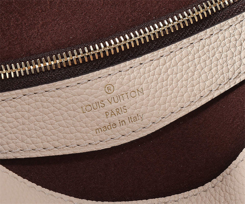  Minimalist shoulder bag front view 13