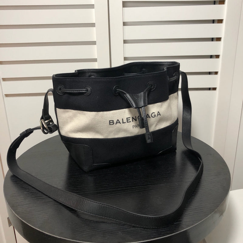 Interior view of refined signature women's handbag – women's statement bag
