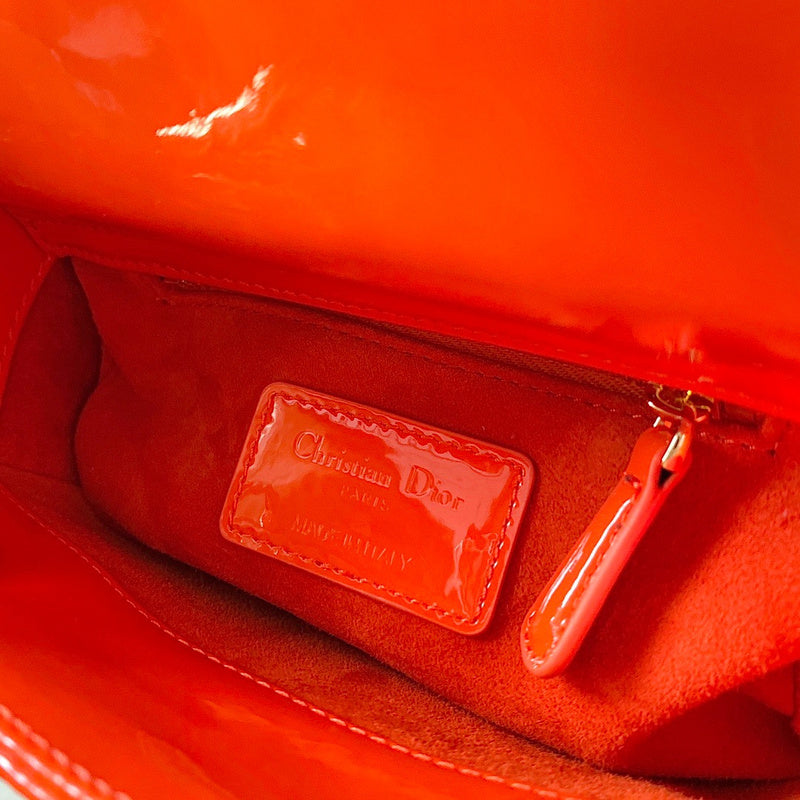 Side profile of structured signature women's handbag – women's designer-style accessory