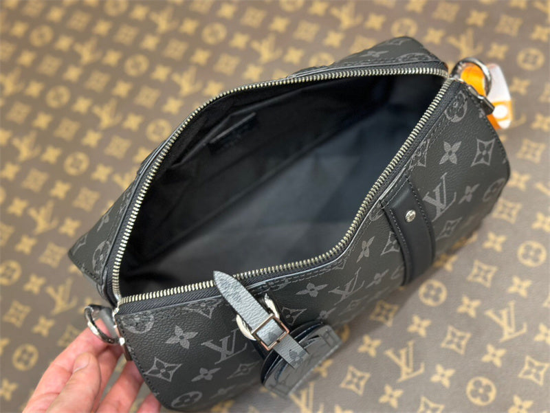  everyday everyday bag detail view showing craftsmanship 8