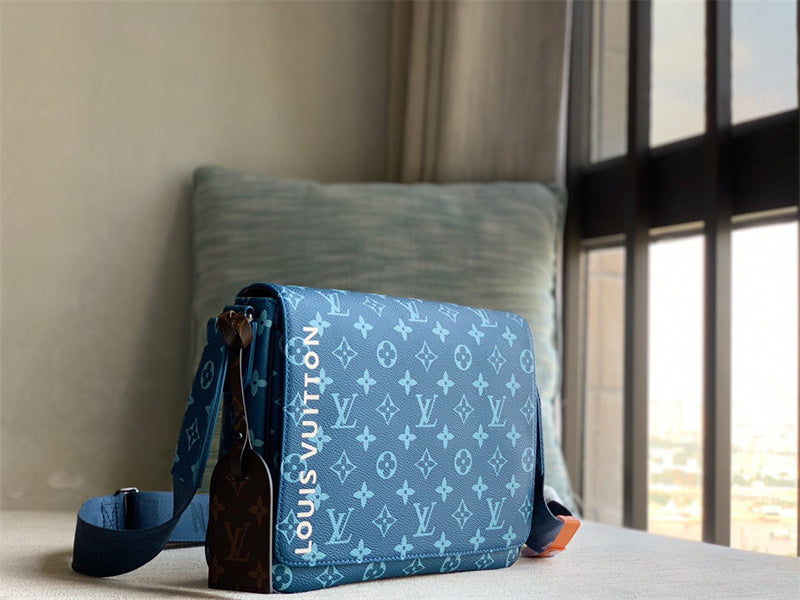  everyday bag interior and compartment view