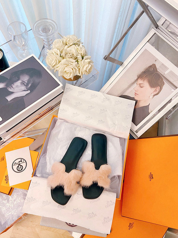 Hermes shoes Style 338 - packaging and accessories (alternate angle)