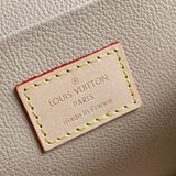  everyday bag interior and compartment view 9