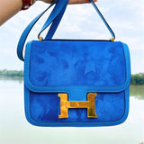  essential shoulder bag detail view showing craftsmanship 14