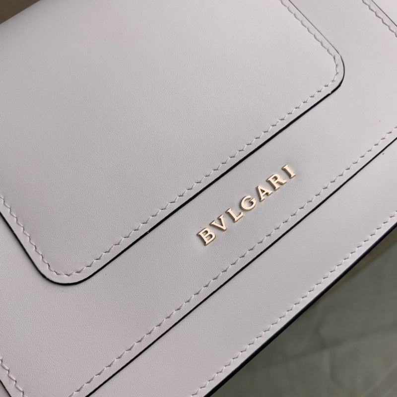 Bold Premium PU Leather Handbag - Chic Everyday Appeal | Women's Designer-Inspired Purse #1678 - hardware and detail close-up (image 5) of designer-inspired handbag