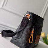 Front view of everyday-luxe polished women's handbag – women's designer-style accessory