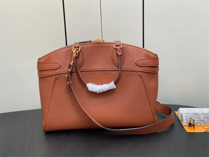  tote bag interior and compartment view 9