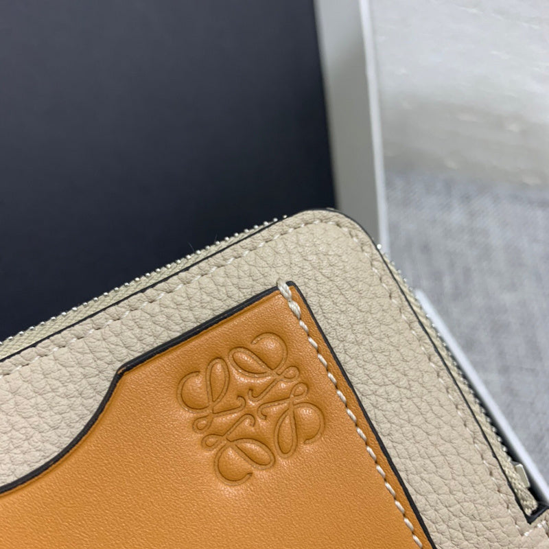 Ziva's Charm handbag – back view (Standard Size)