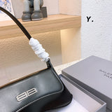 Ziva's Charm handbag – detail view (one versatile size)