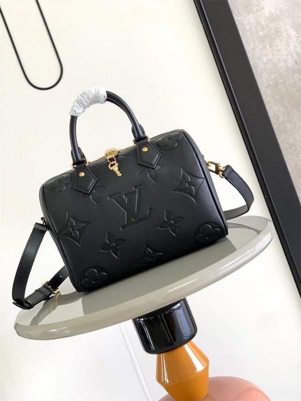  Modern structured bag front view