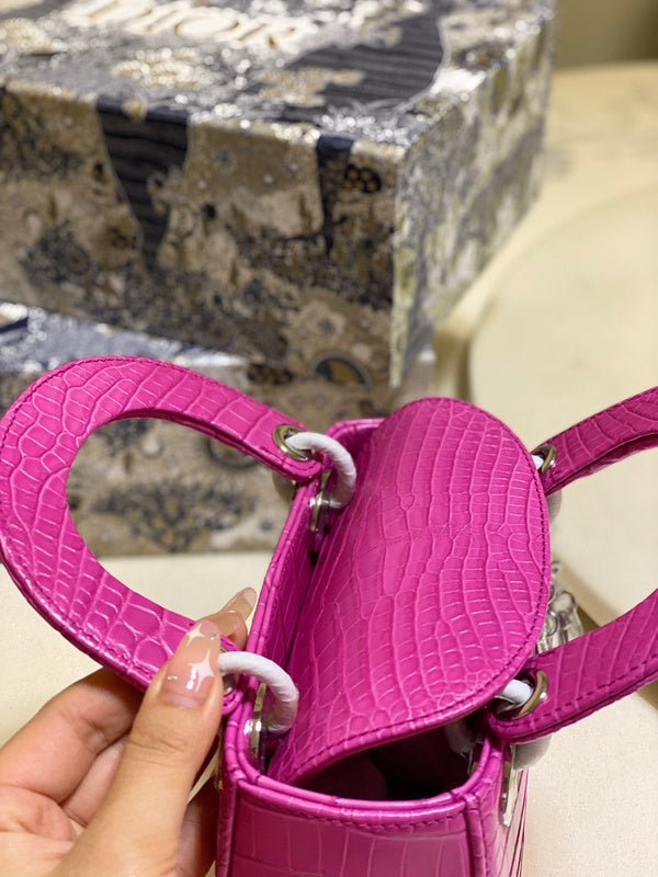 Close-up detail of everyday-luxe structured women's handbag – women's everyday handbag