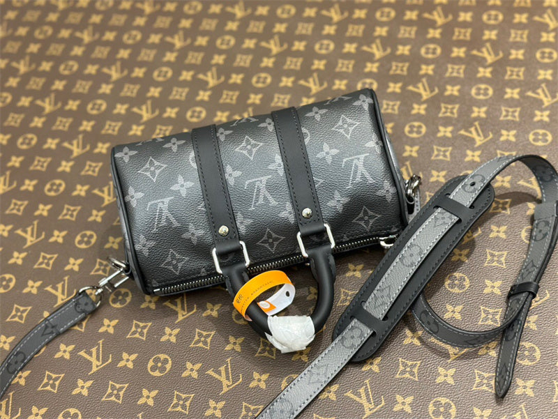  Smart tote bag carried on shoulder 10