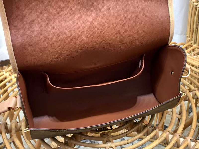 Side profile of modern refined women's handbag – women's luxury accessory