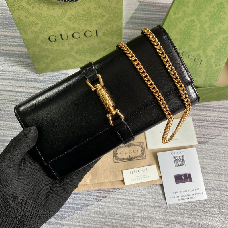 Side profile of polished chic women's handbag – women's everyday handbag