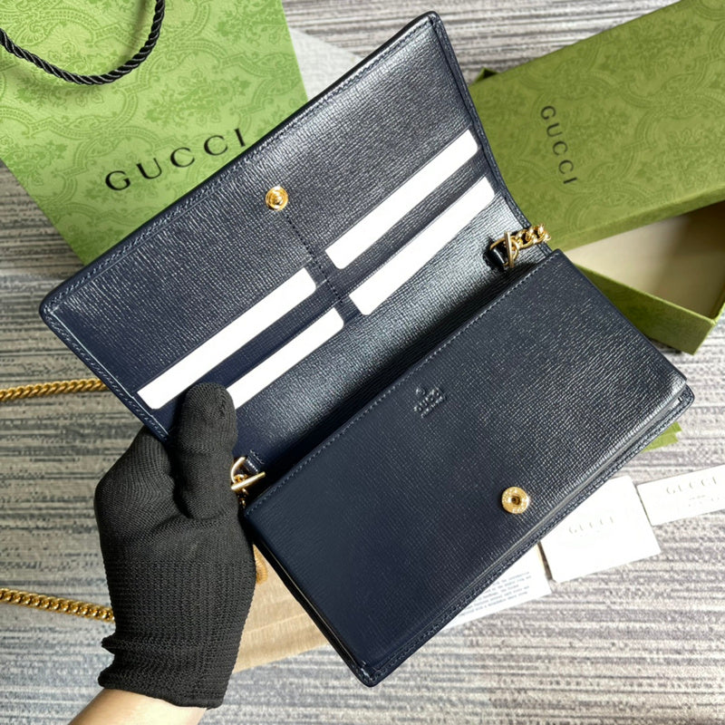 Styled lifestyle shot of everyday-luxe modern women's handbag – women's everyday handbag