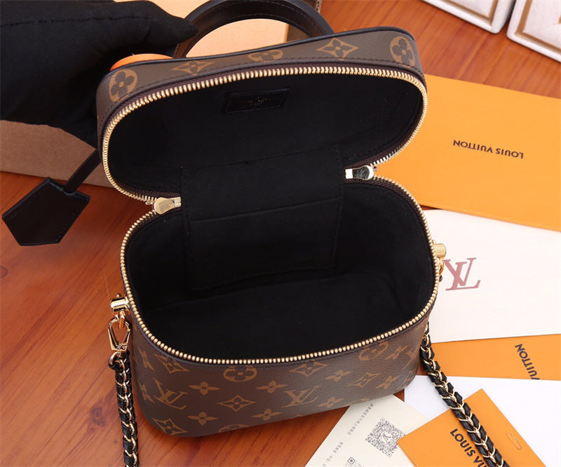  everyday bag interior and compartment view 9