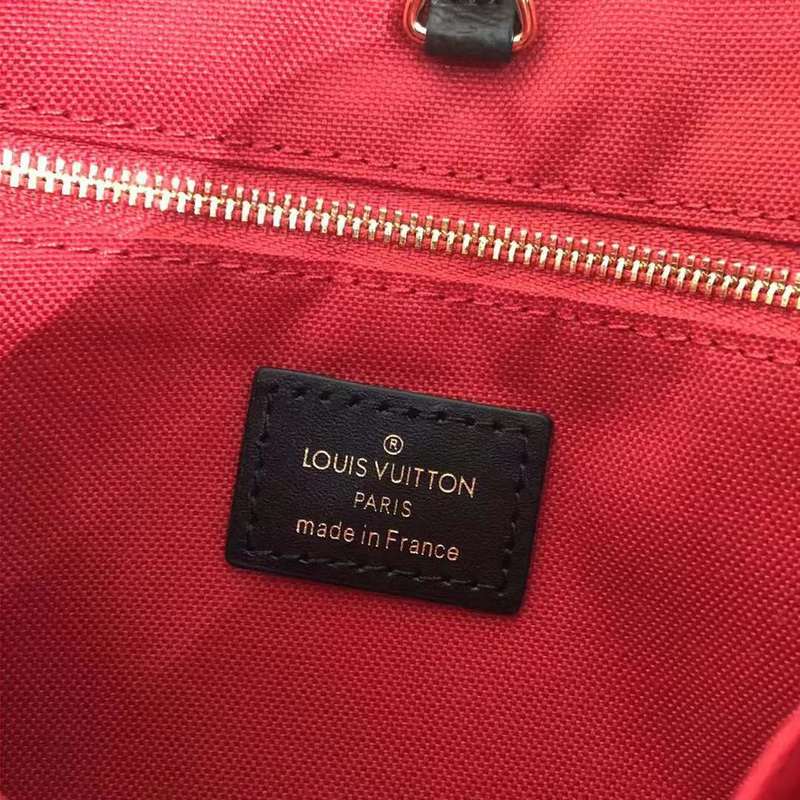 Side profile of sleek everyday-luxe women's handbag – women's luxury handbag
