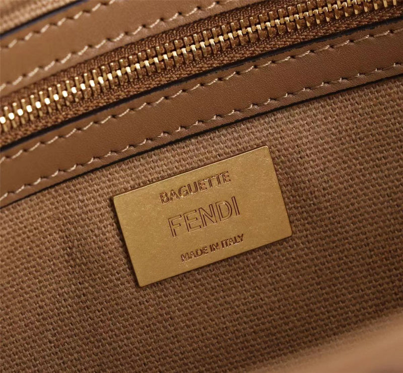 Ziva's Charm handbag – close-up view (Standard Size)