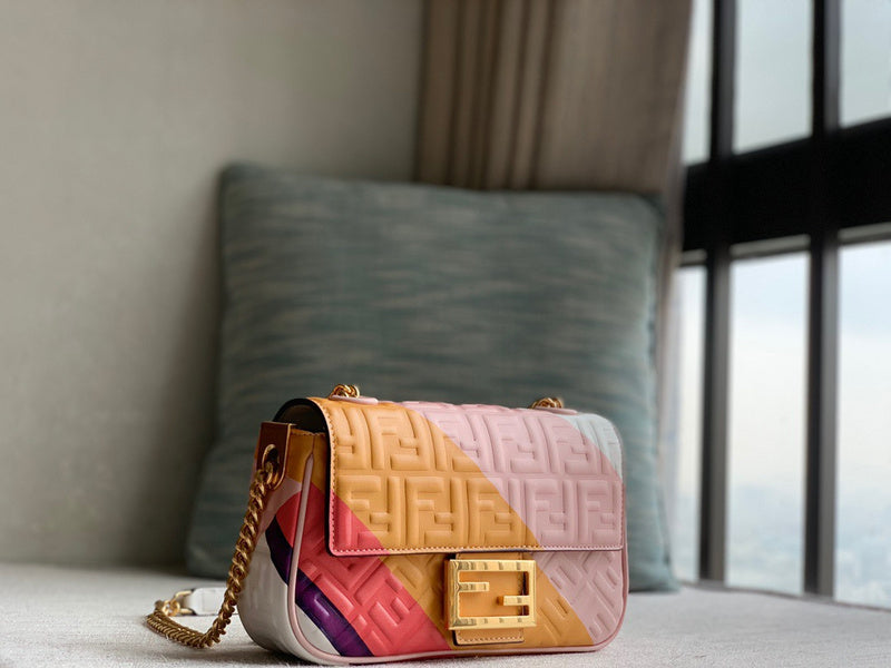 Ziva's Charm handbag – detail view (7cm*24cm*14.5cm)