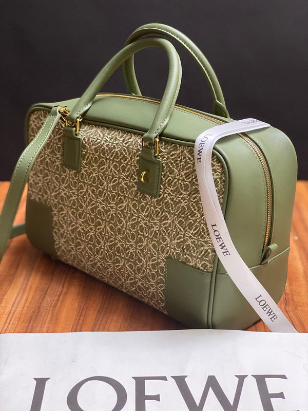 Ziva's Charm handbag – detail view (20cm*11cm*18cm)
