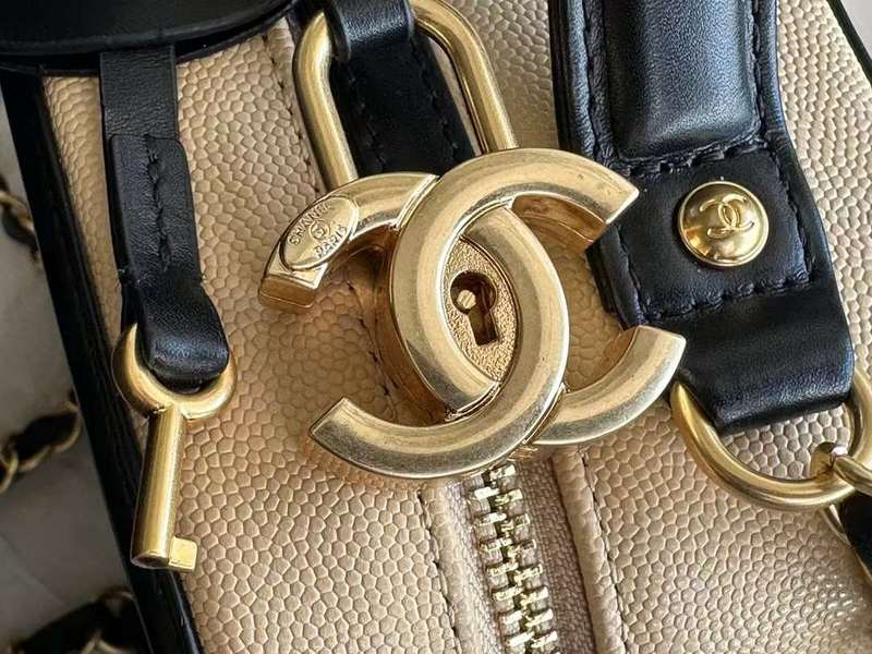Zivas Charm Modern Minimalist Look Everyday Handbag (Elevated Daily Companion) – Back View
